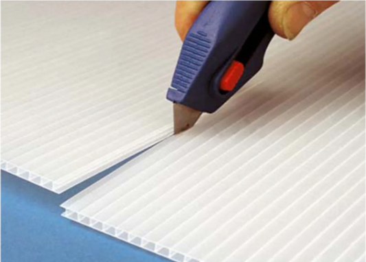 Coroplast, usos y beneficios del plástico corrugado.